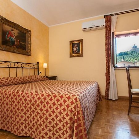 La Vecchia Fattoria Hotel Loreto Bagian luar foto