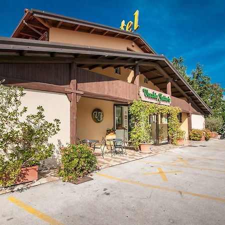 La Vecchia Fattoria Hotel Loreto Bagian luar foto
