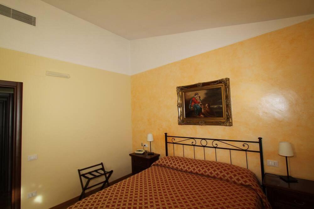 La Vecchia Fattoria Hotel Loreto Bagian luar foto