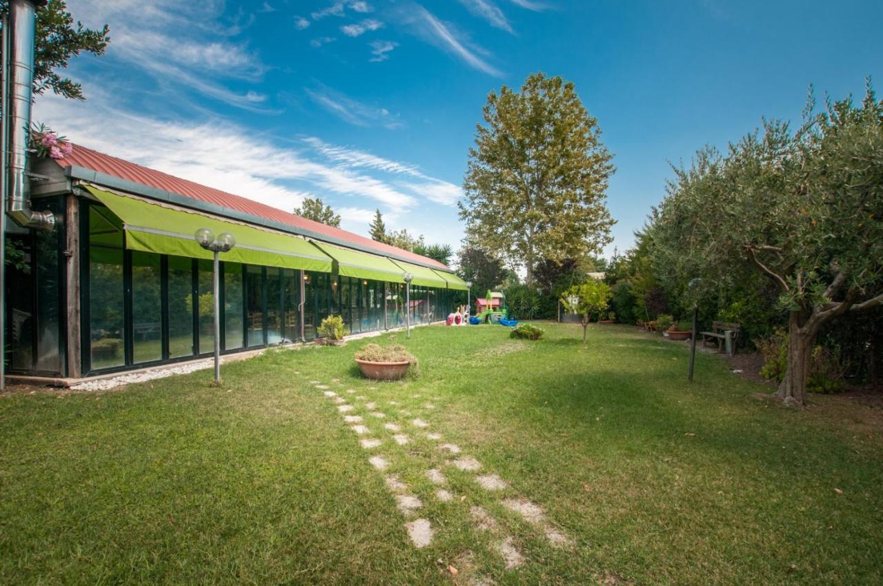 La Vecchia Fattoria Hotel Loreto Bagian luar foto