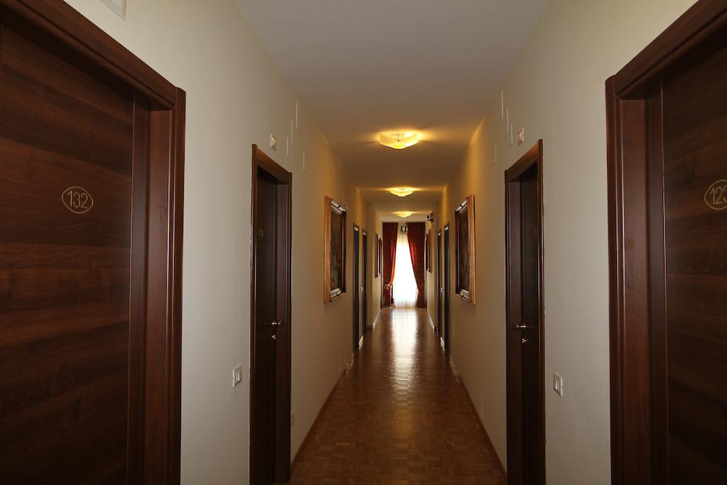 La Vecchia Fattoria Hotel Loreto Ruang foto