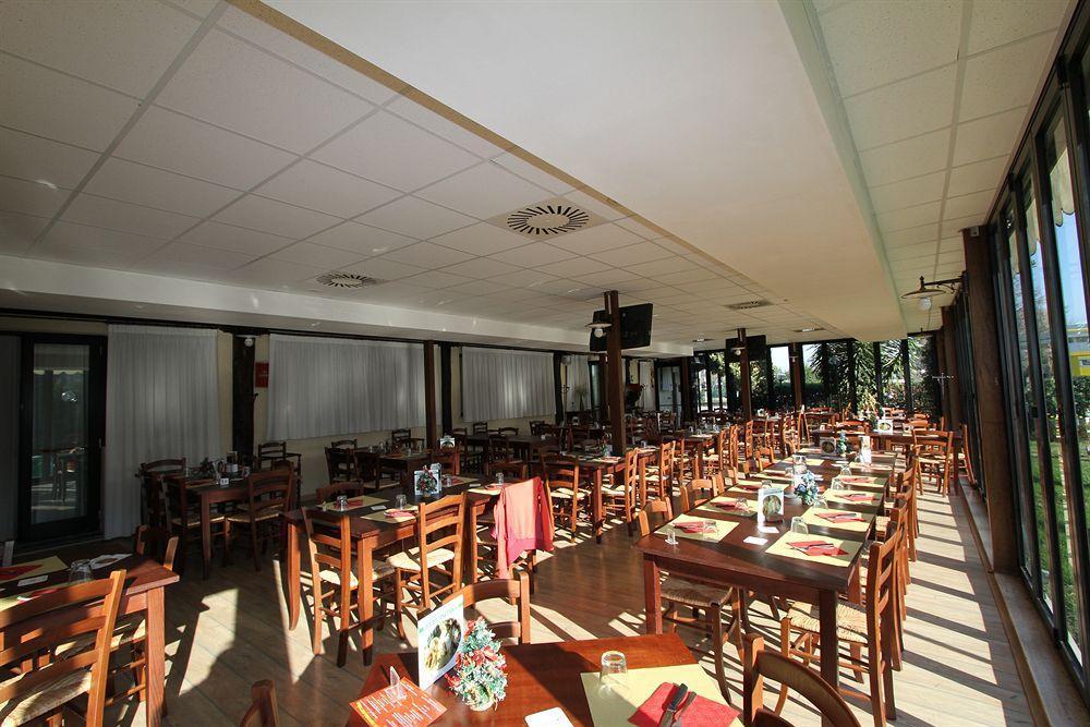 La Vecchia Fattoria Hotel Loreto Bagian luar foto
