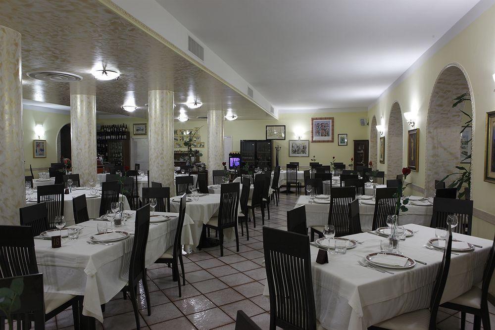 La Vecchia Fattoria Hotel Loreto Bagian luar foto