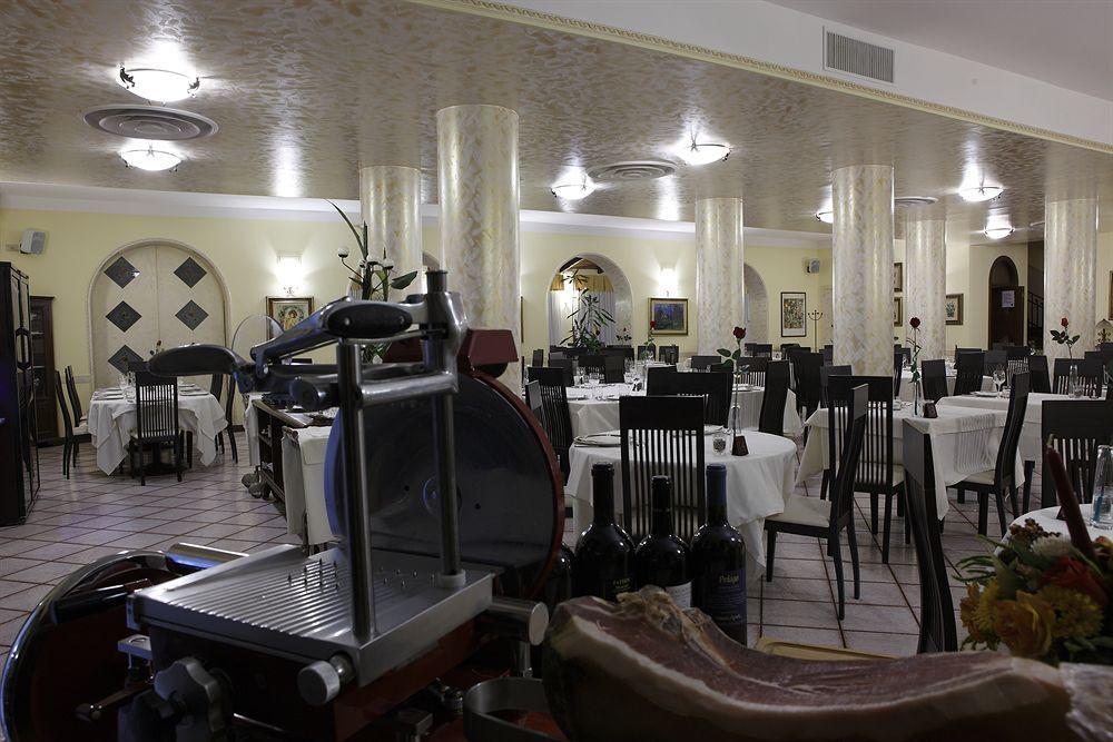 La Vecchia Fattoria Hotel Loreto Bagian luar foto