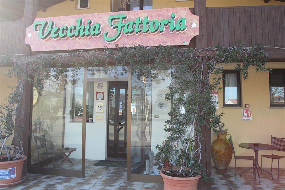 La Vecchia Fattoria Hotel Loreto Bagian luar foto