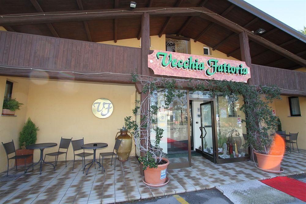La Vecchia Fattoria Hotel Loreto Bagian luar foto