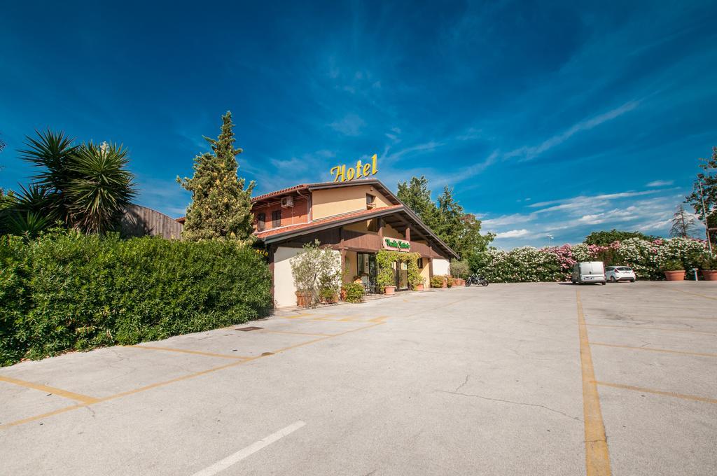 La Vecchia Fattoria Hotel Loreto Bagian luar foto