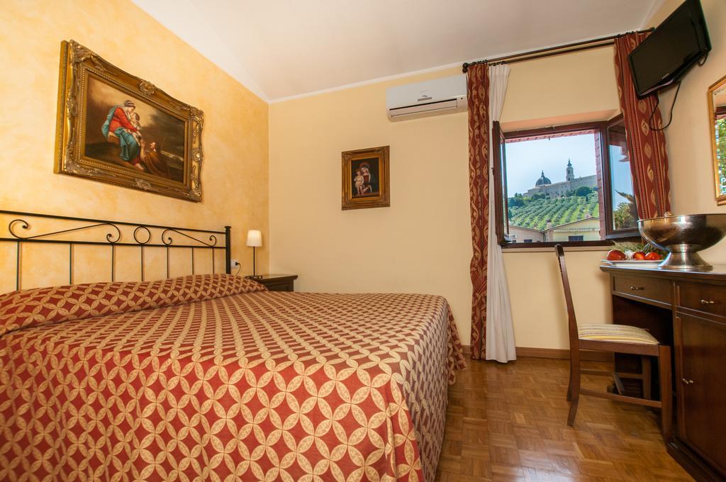 La Vecchia Fattoria Hotel Loreto Bagian luar foto
