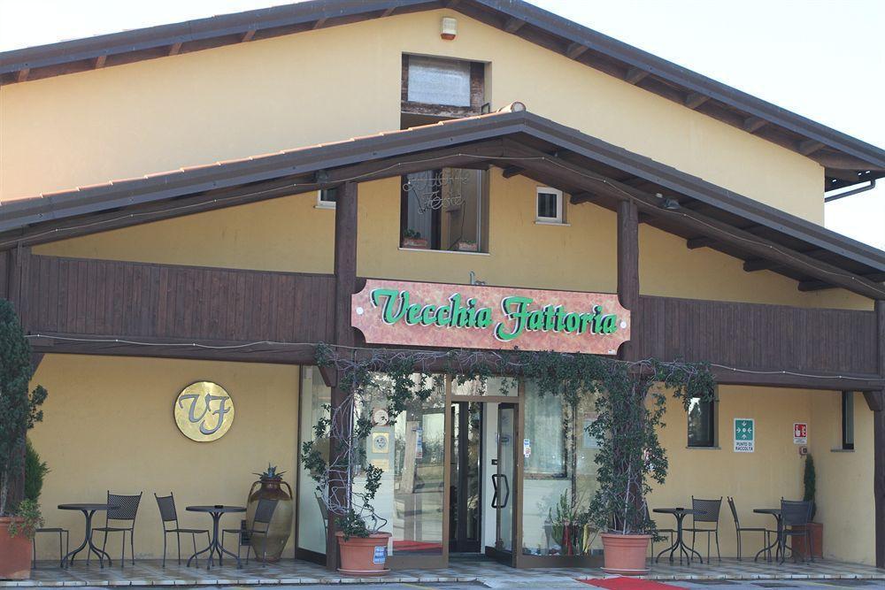La Vecchia Fattoria Hotel Loreto Bagian luar foto