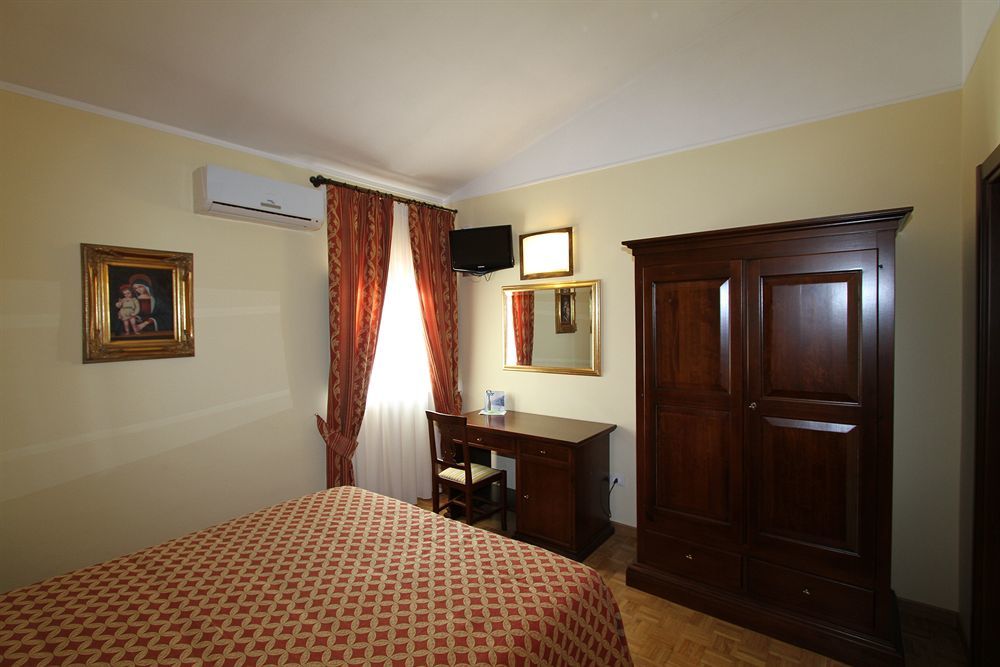La Vecchia Fattoria Hotel Loreto Bagian luar foto