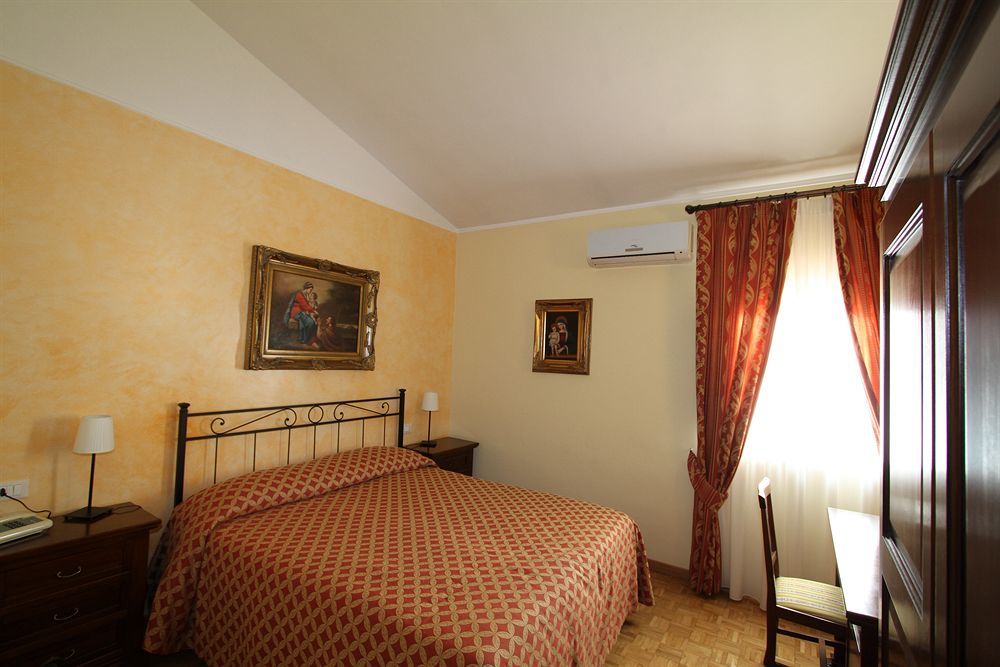 La Vecchia Fattoria Hotel Loreto Bagian luar foto